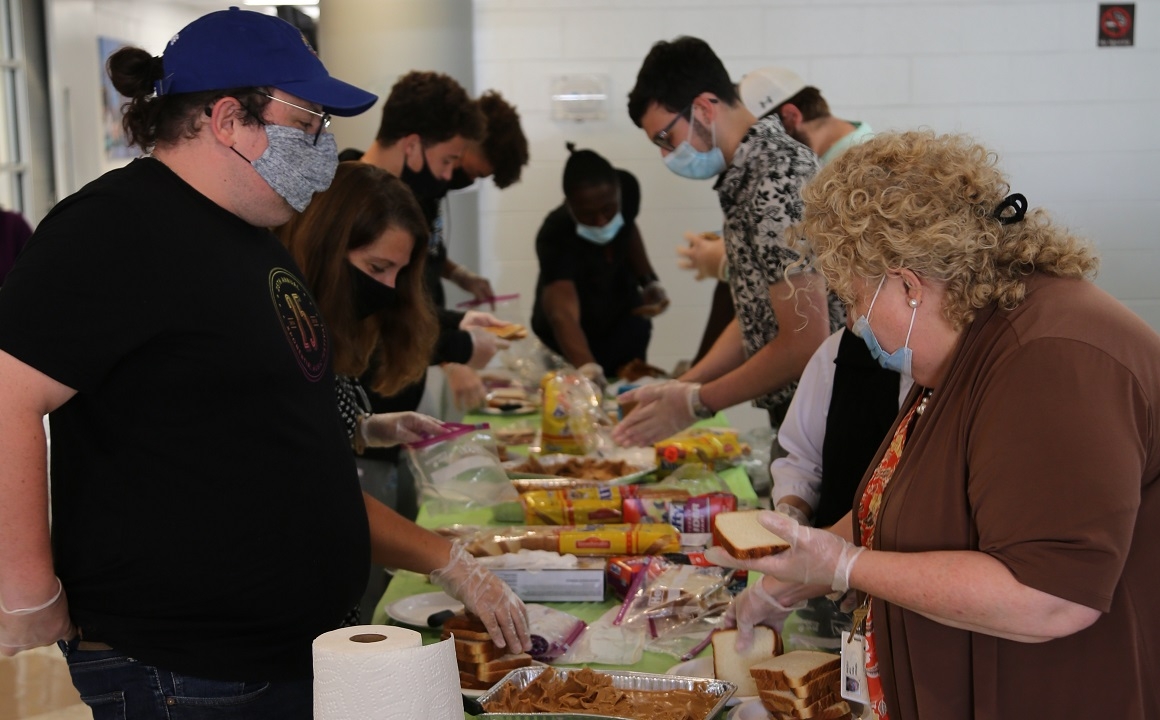 Campus Ministry Event Prepares 500+ Sandwiches to Feed the Needy