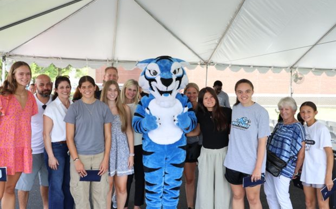 HFU students and parents with HFU's mascot Blue