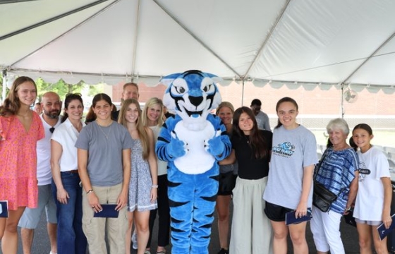 HFU students and parents with HFU's mascot Blue